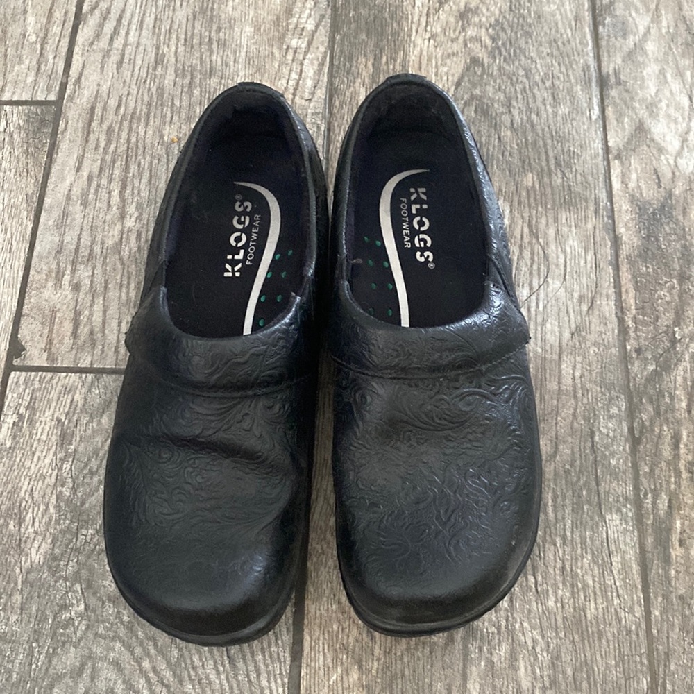 Used. KLOGS FOOTWEAR Women's Mission Closed-Back Nursing Clog. Black